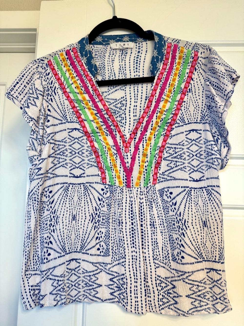 Adorable THML White & Blue Top!